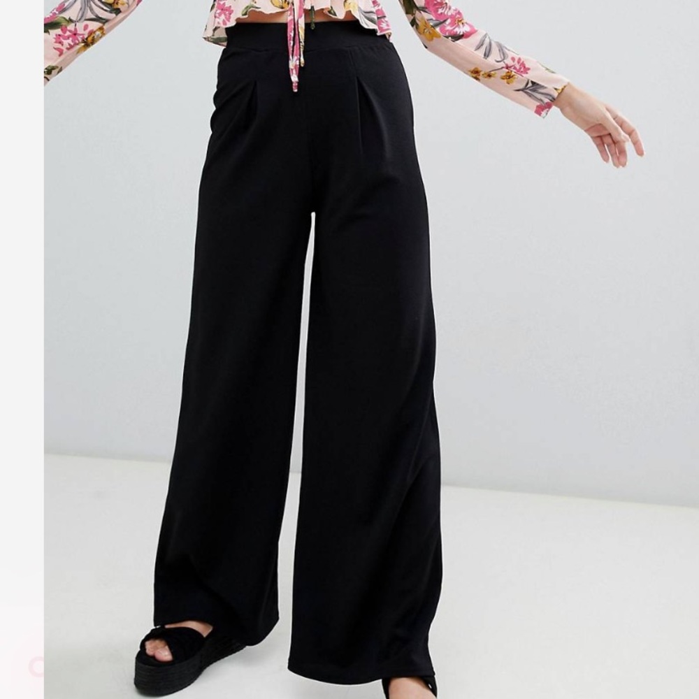 Boohoo Petite Wide-Leg Pleated Dress Pants
